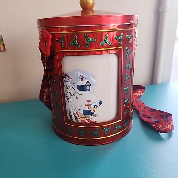 Disney collectors christmas popcorn bucket with wind up music and spins!!! - Picture 6 of 7